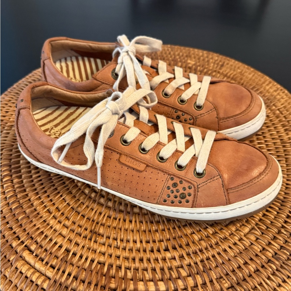 Taos Footwear Brown Leather Lace-Up Sneakers with White Soles - Picture 5 of 10